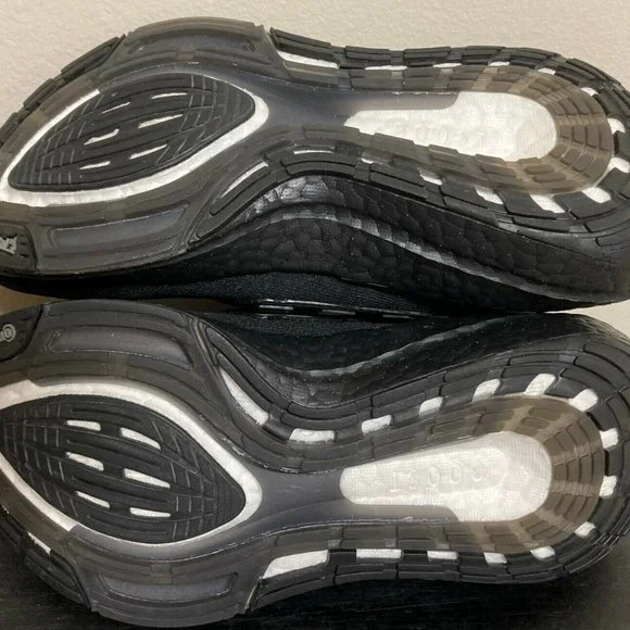 $180 adidas UltraBoost 21 running shoes Triple Black, sz 6 Women NEW (FZ2762) - Picture 5 of 6